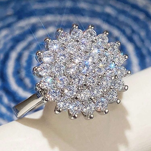 SIZE 10 WEDDING RING - Picture 2 of 13